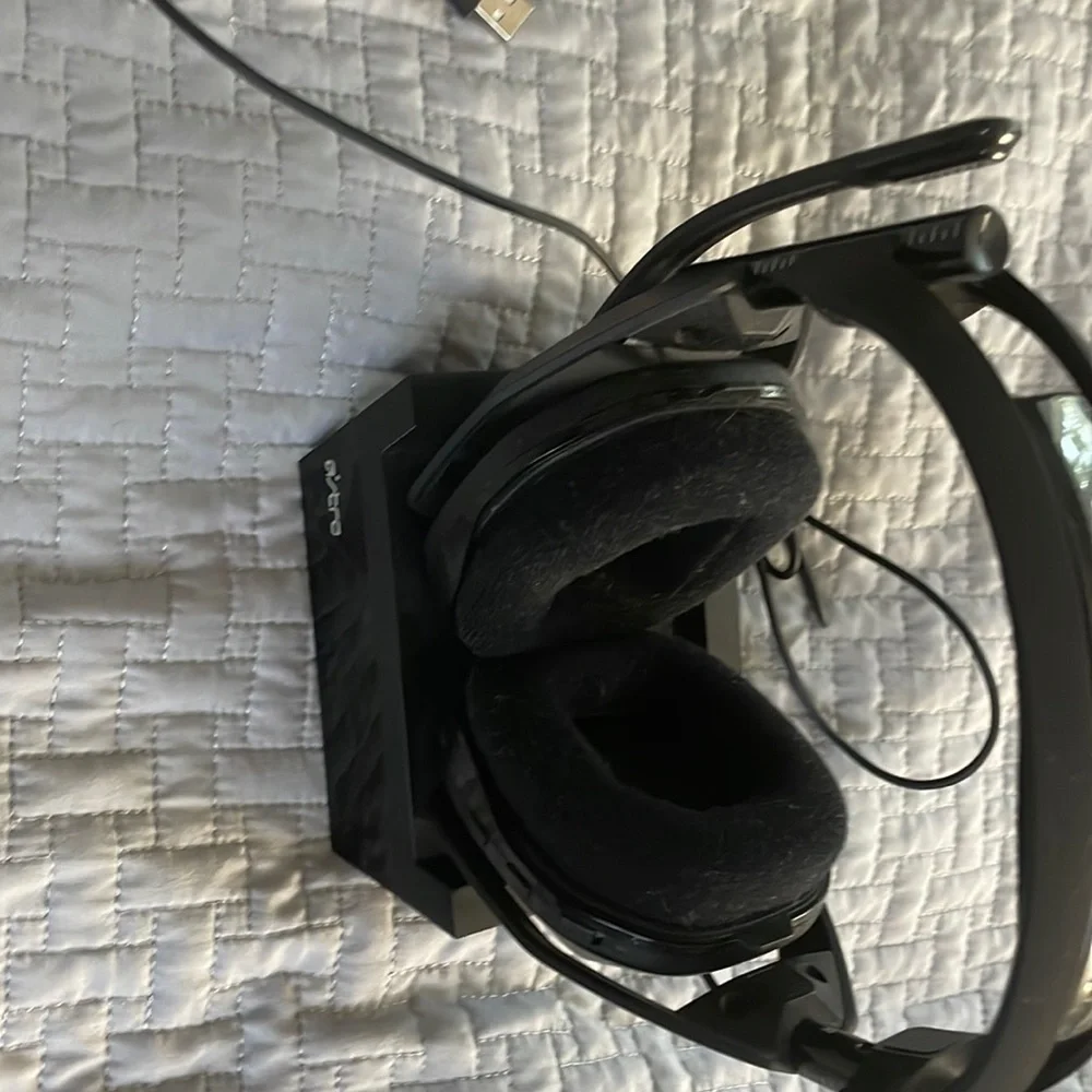 These are cosair state of the art headphones.